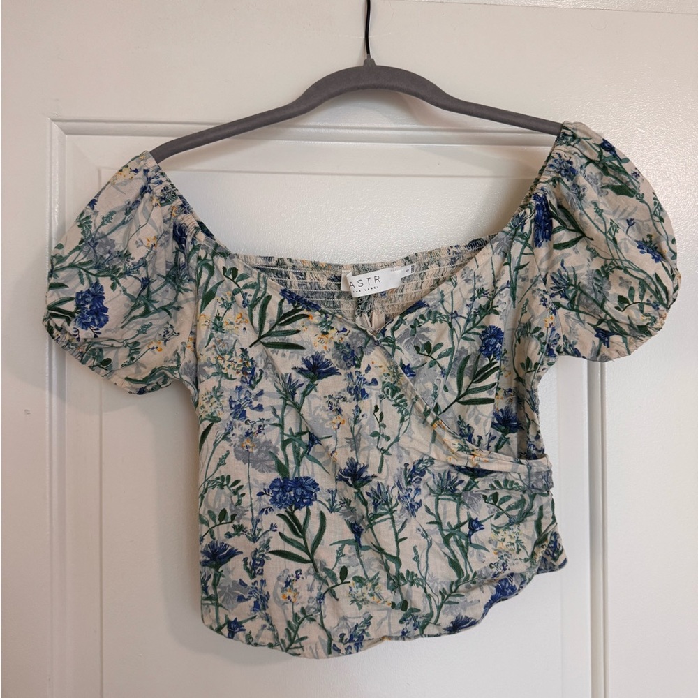 Astr The Label Floral Blue & Green Puff-Sleeve Wrap Blouse